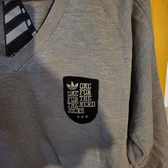 2 Adidas sweatshirts - Picture 5 of 6
